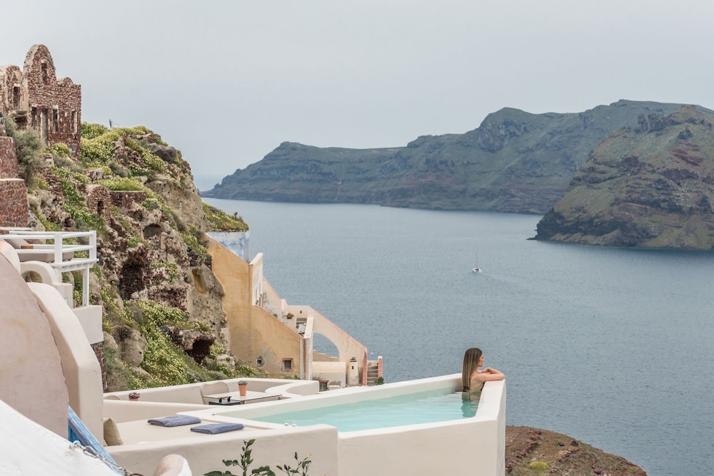Art Maisons Oia Castle — Swimming pool in Oia, South Aegean