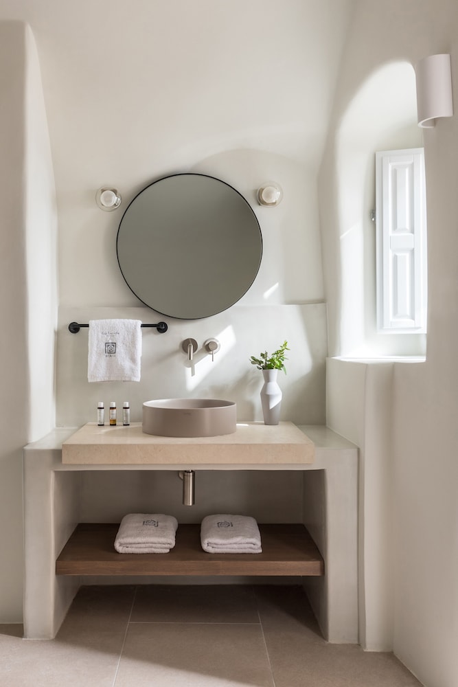 Art Maisons Oia Castle — Hotel rooms in Oia, South Aegean