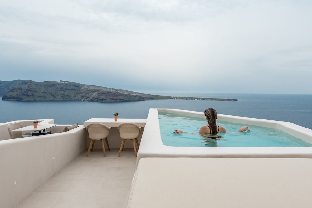 Art Maisons Oia Castle — Swimming pool in Oia, South Aegean