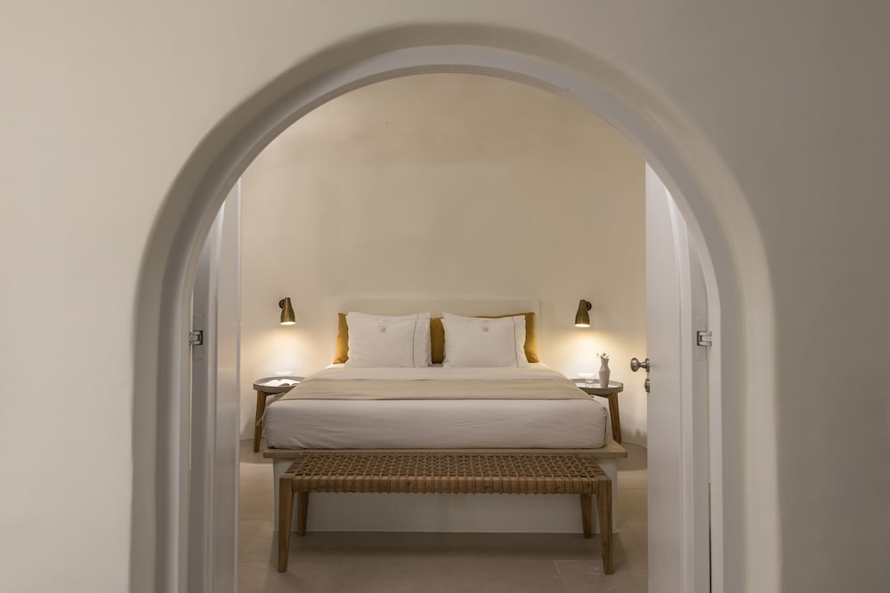 Art Maisons Oia Castle — Hotel rooms in Oia, South Aegean