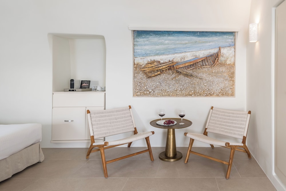 Art Maisons Oia Castle — Hotel rooms in Oia, South Aegean