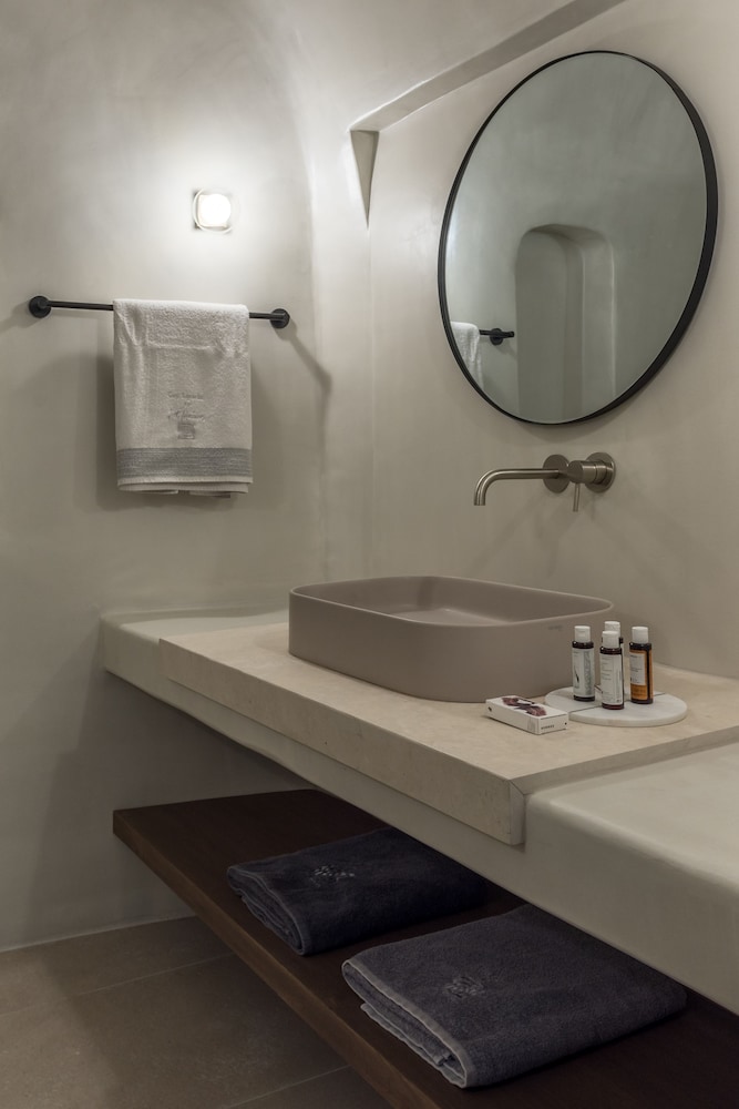 Art Maisons Oia Castle — Hotel rooms in Oia, South Aegean