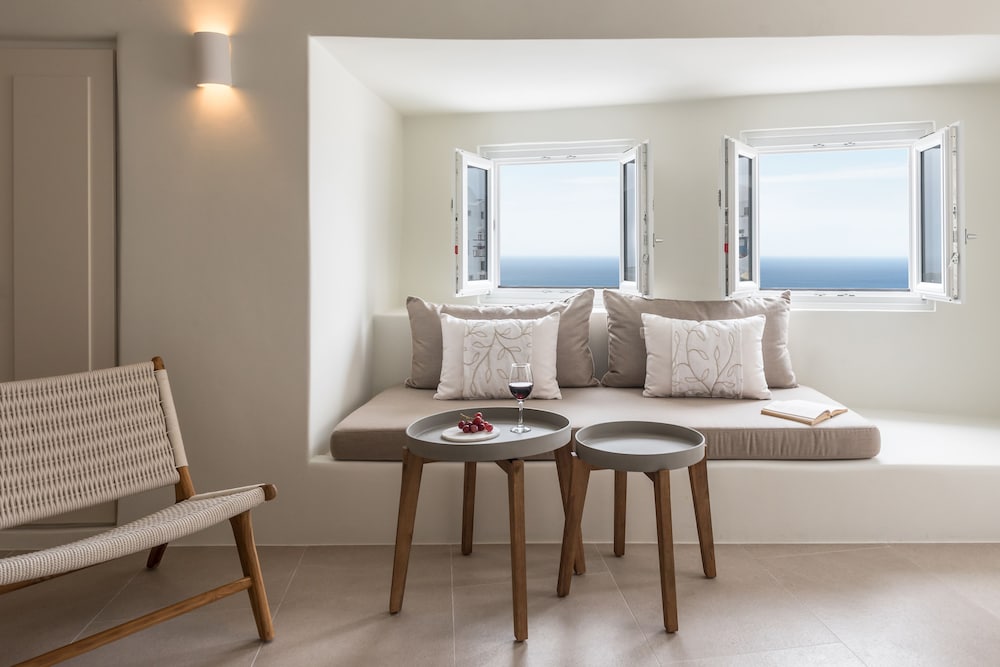 Art Maisons Oia Castle — Hotel rooms in Oia, South Aegean