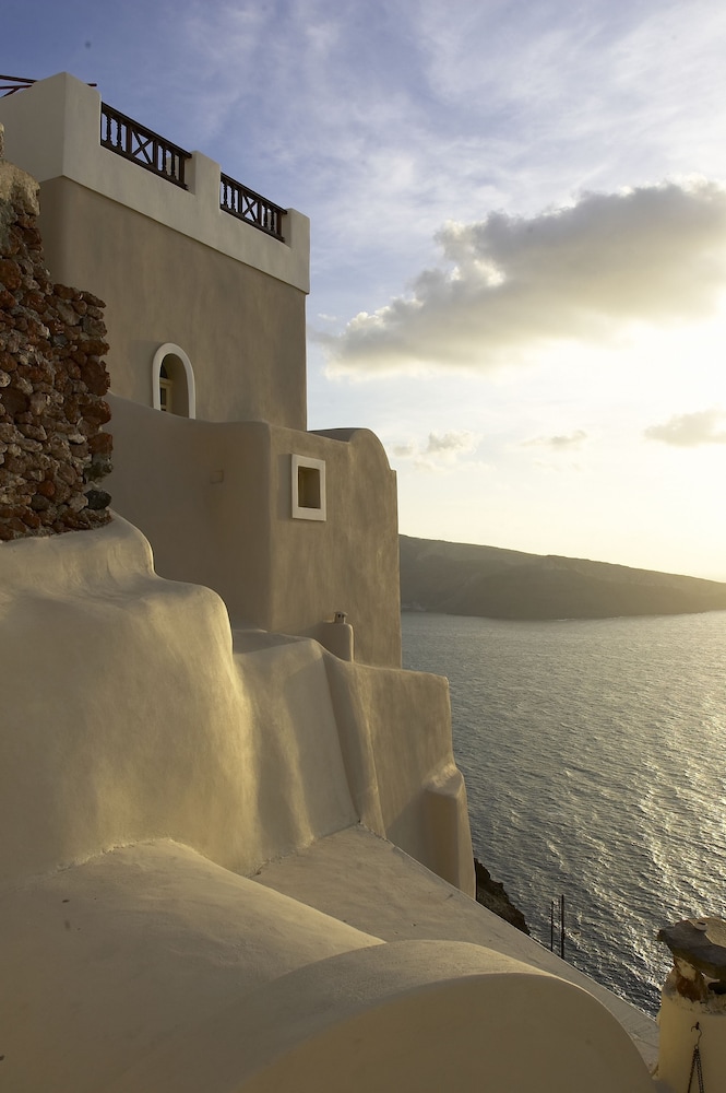 Art Maisons Oia Castle — Hotel building in Oia, South Aegean