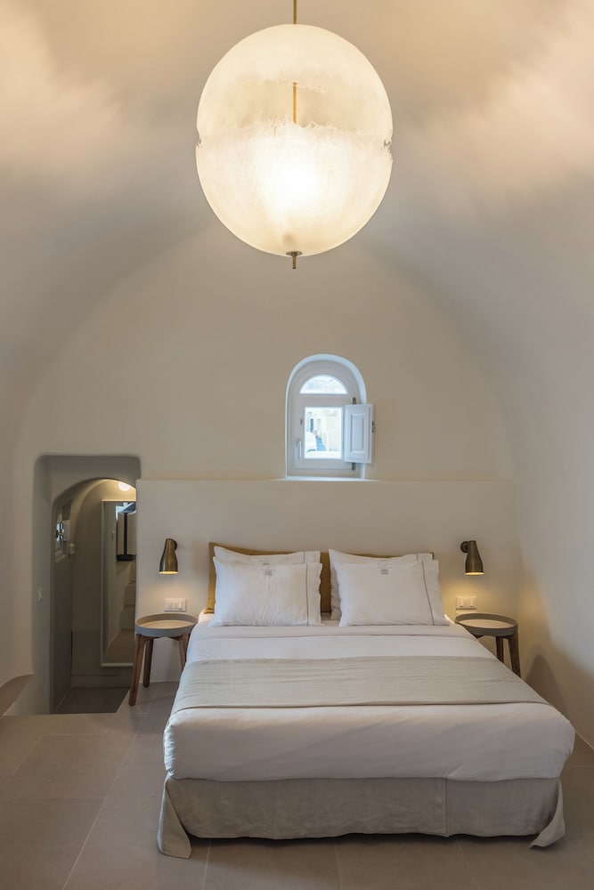 Art Maisons Oia Castle — Hotel rooms in Oia, South Aegean
