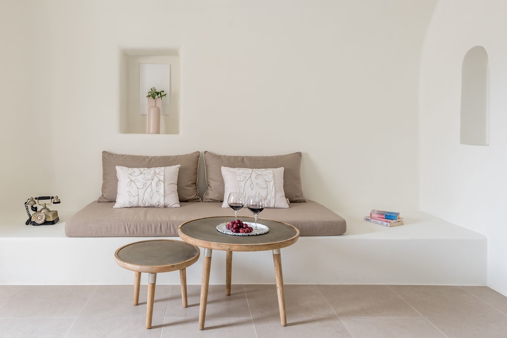 Art Maisons Oia Castle — Hotel rooms in Oia, South Aegean
