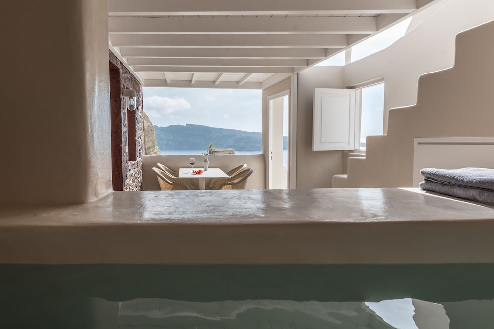 Art Maisons Oia Castle — Hotel rooms in Oia, South Aegean