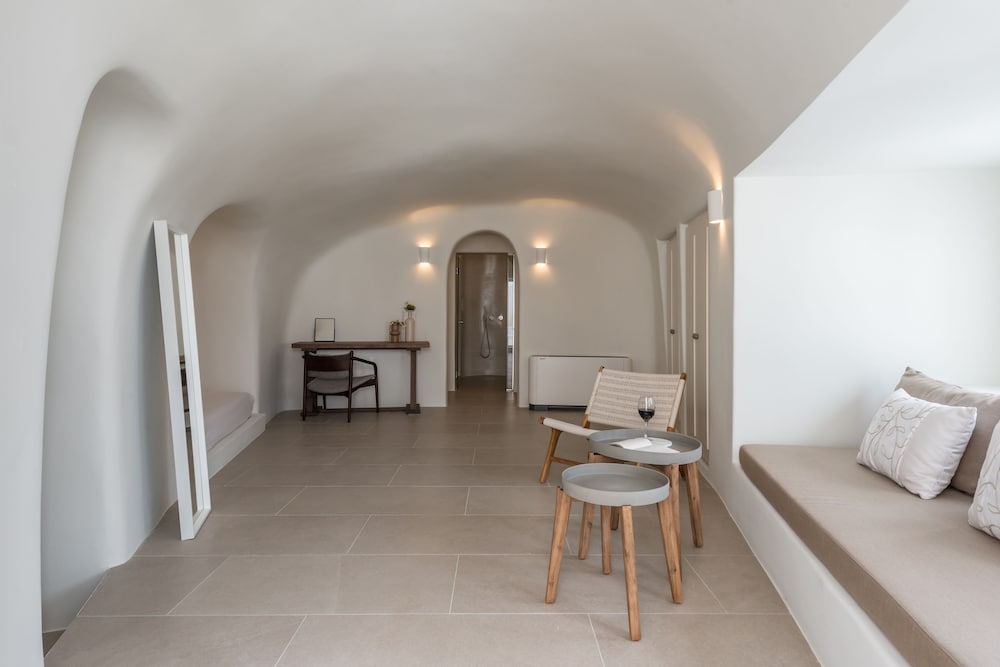 Art Maisons Oia Castle — Hotel rooms in Oia, South Aegean