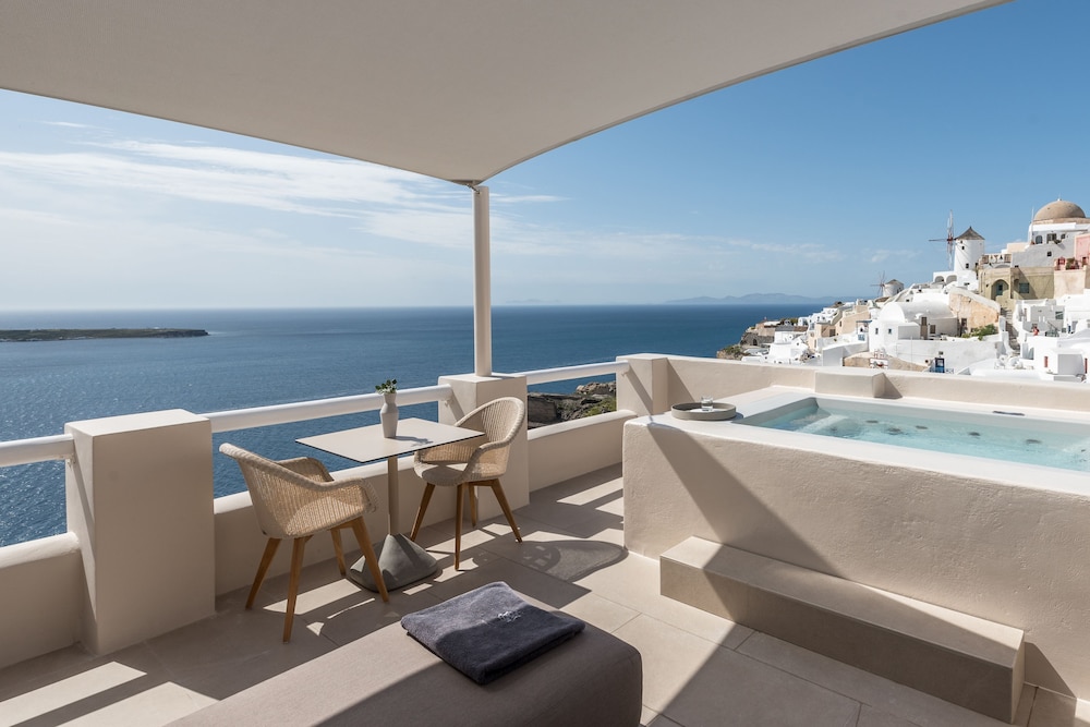 Art Maisons Oia Castle — Main photo in Oia, South Aegean