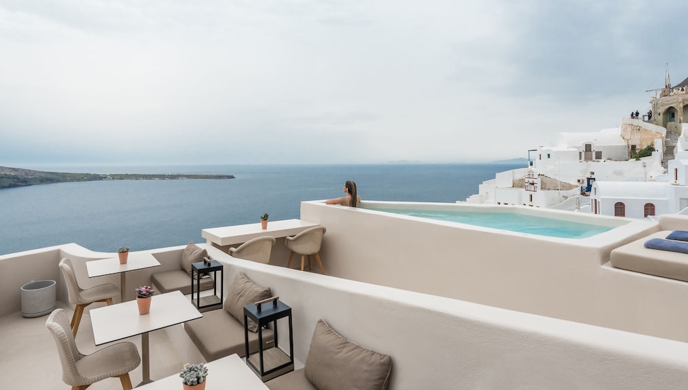 Art Maisons Oia Castle — Swimming pool in Oia, South Aegean