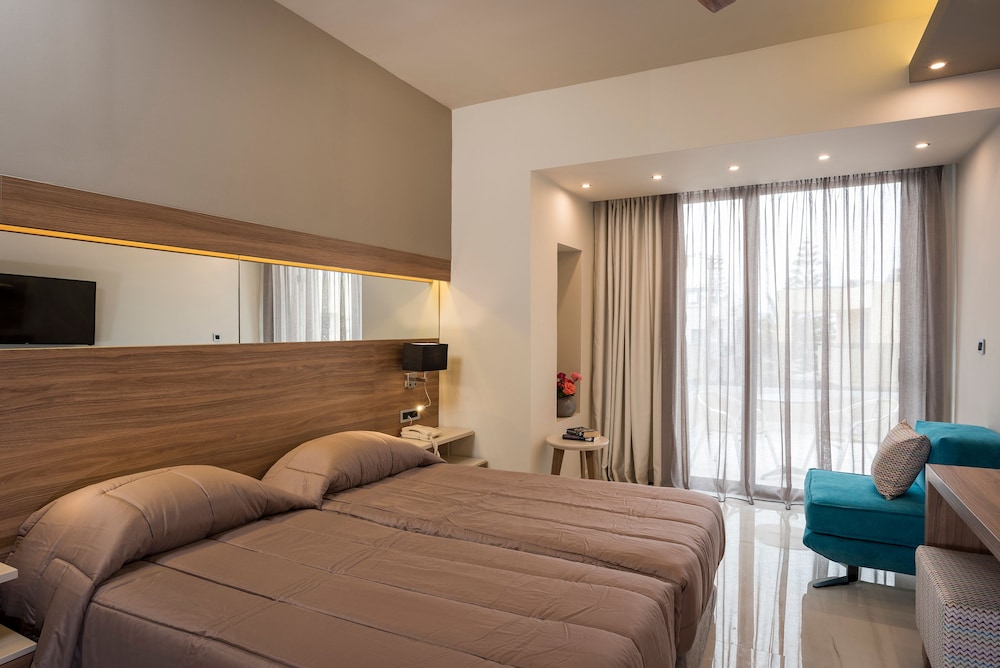 Atrion Hotel — Hotel rooms in Chania