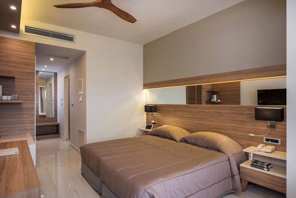 Atrion Hotel — Hotel rooms in Chania