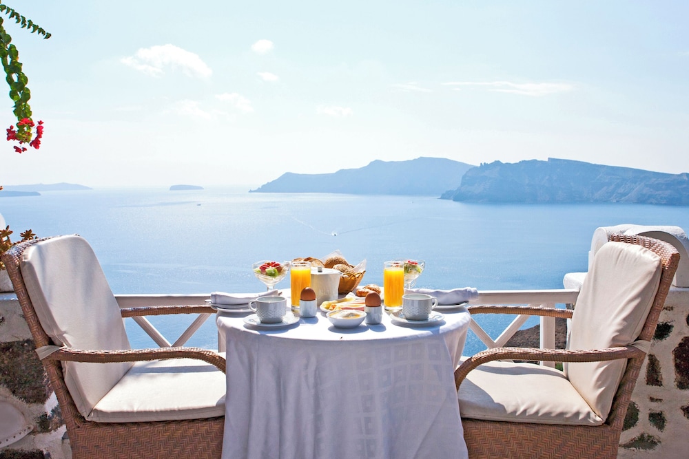 Alexander's Suites — Restaurant & bars in Oia, South Aegean