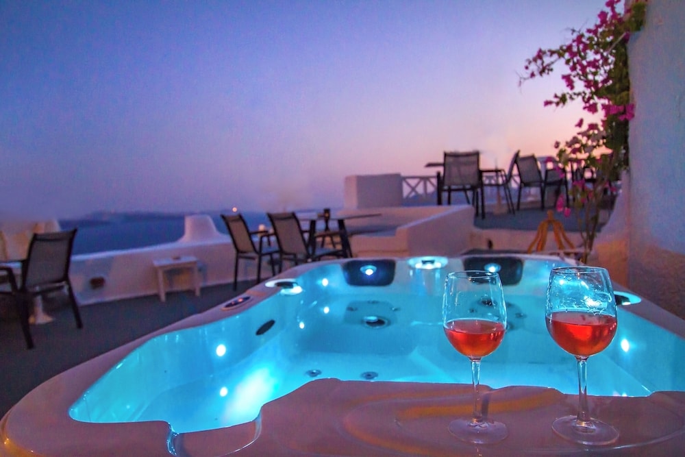 Alexander's Suites — Spa in Oia, South Aegean