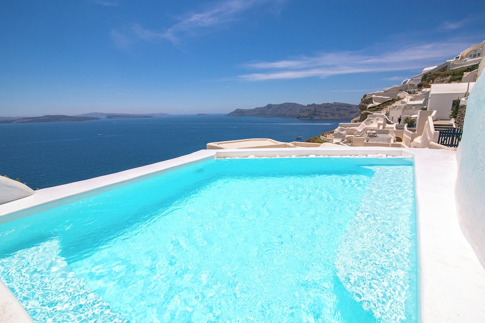 Alexander's Suites — Main photo in Oia, South Aegean