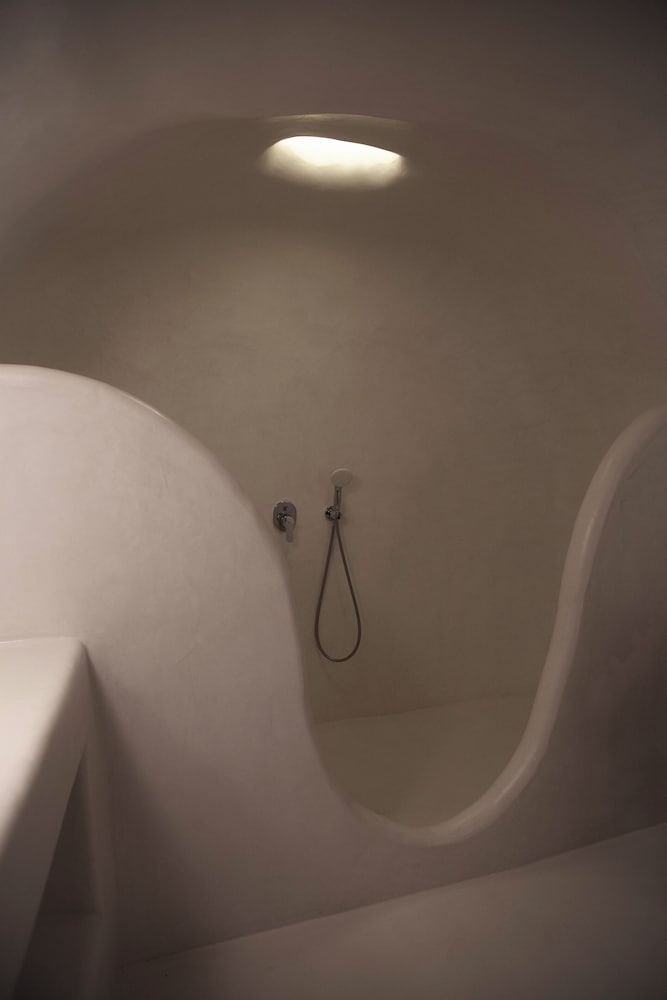 Alexander's Suites — Hotel rooms in Oia, South Aegean