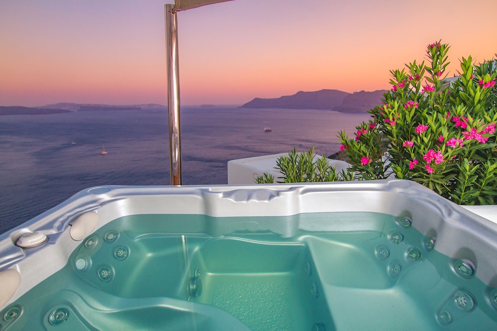Alexander's Suites — Spa in Oia, South Aegean