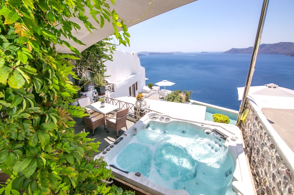 Alexander's Suites — Spa in Oia, South Aegean
