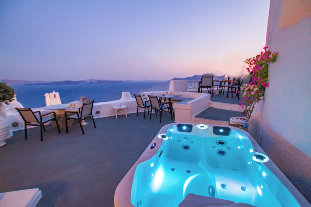 Alexander's Suites — Spa in Oia, South Aegean