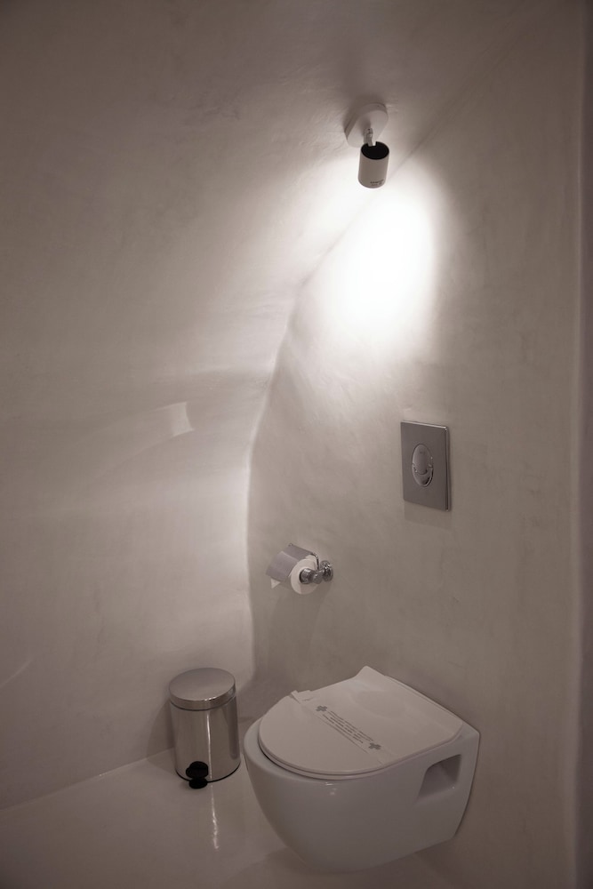 Alexander's Suites — Hotel rooms in Oia, South Aegean