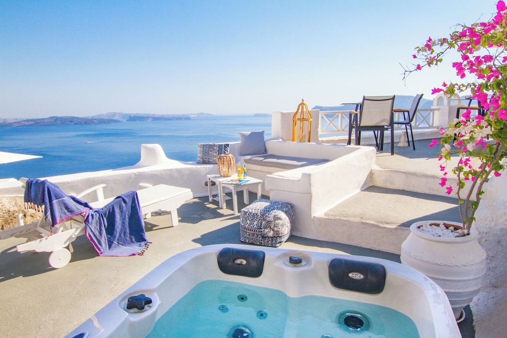 Alexander's Suites — Spa in Oia, South Aegean