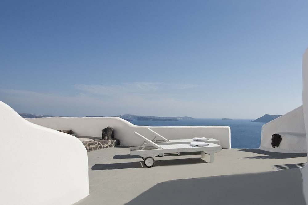 Alexander's Suites — Hotel building in Oia, South Aegean