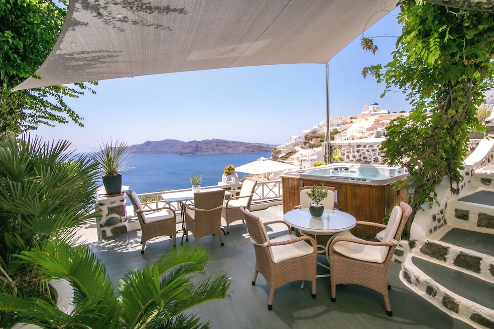 Alexander's Suites — Spa in Oia, South Aegean