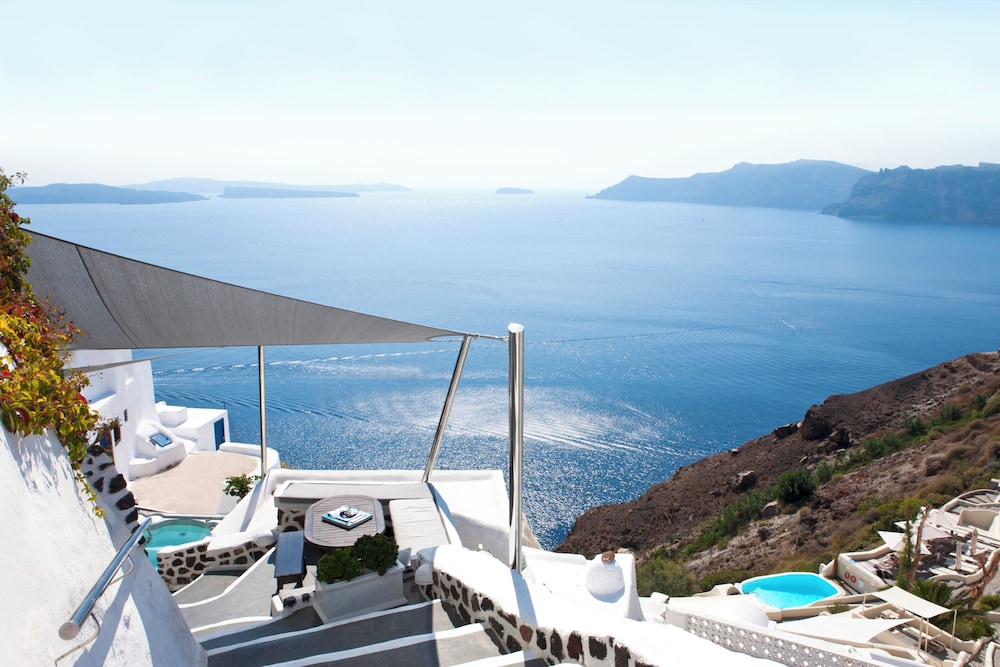 Alexander's Suites — Hotel building in Oia, South Aegean