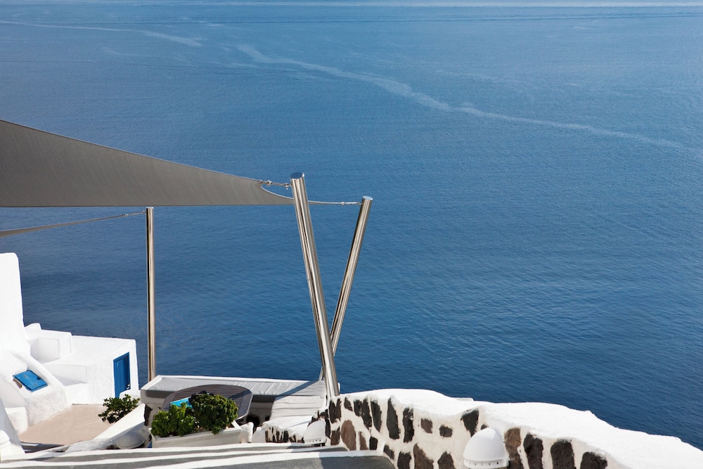 Alexander's Suites — Hotel building in Oia, South Aegean