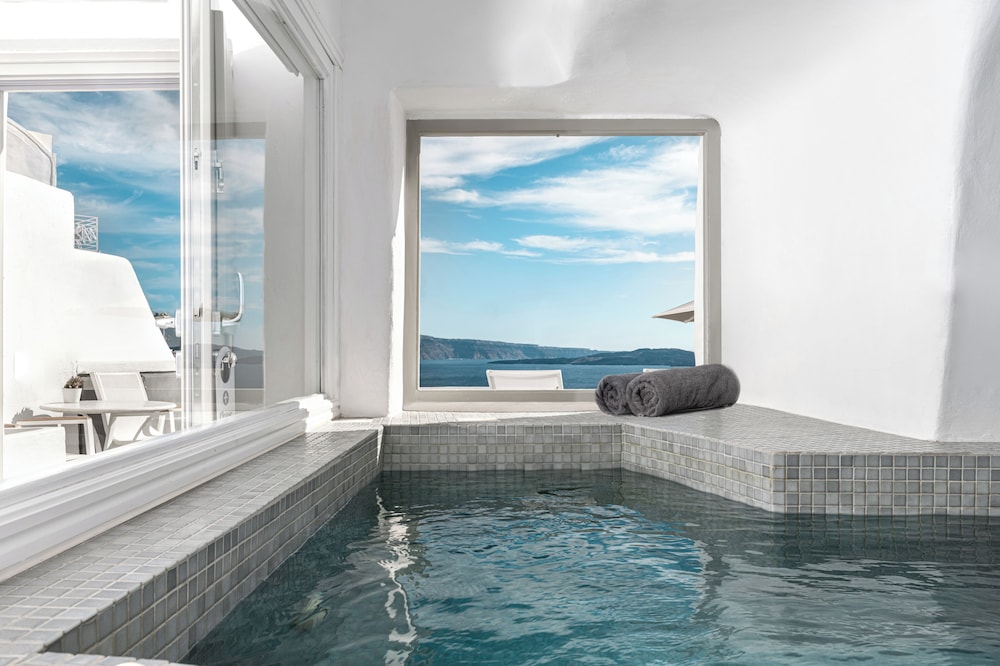 Caldera Premium Villas - Adults Only — Swimming pool in Oia, South Aegean
