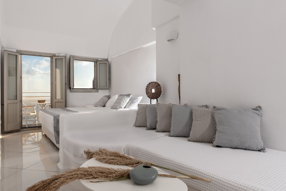 Caldera Premium Villas - Adults Only — Hotel rooms in Oia, South Aegean