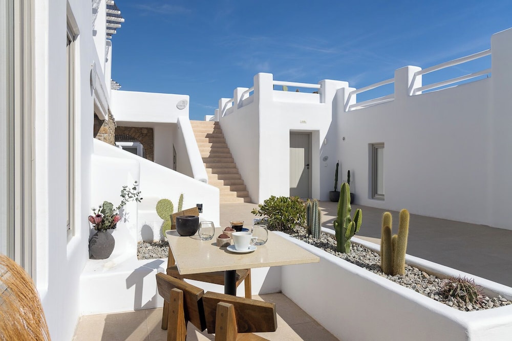 Rocabella Mykonos Hotel, a member of Design Hotels — Hotel building in Agios Stefanos, South Aegean