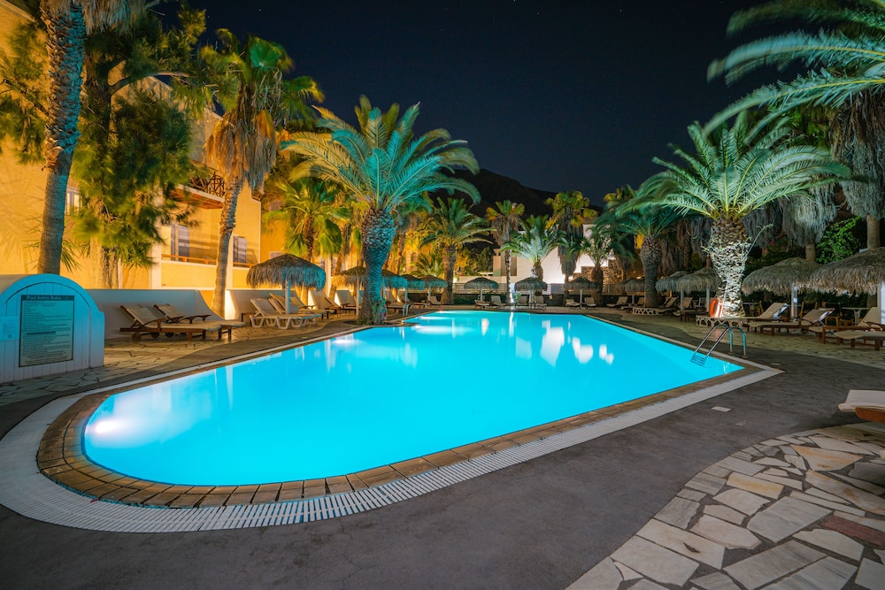Meltemi Village — Swimming pool in Perissa, South Aegean
