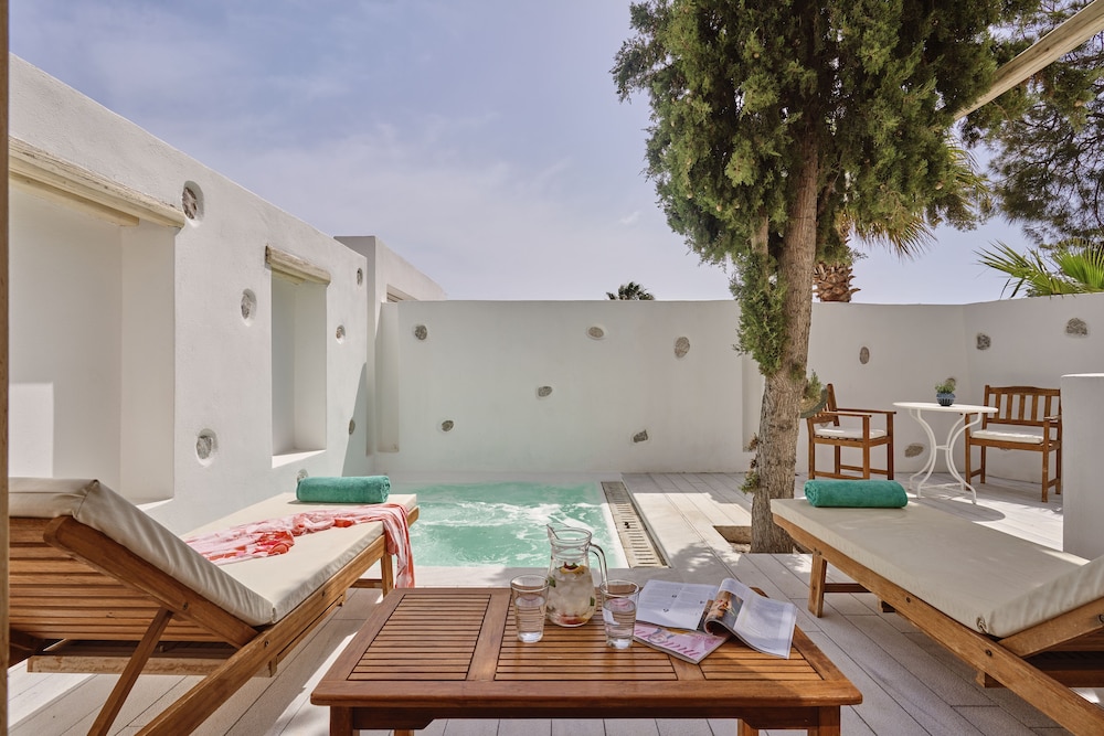 Meltemi Village — Swimming pool in Perissa, South Aegean