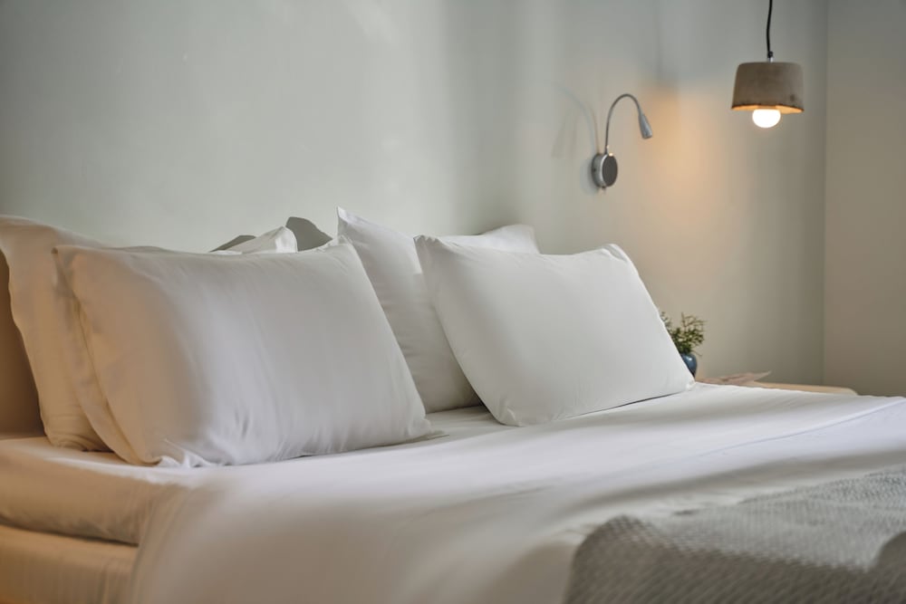 Meltemi Village — Hotel rooms in Perissa, South Aegean