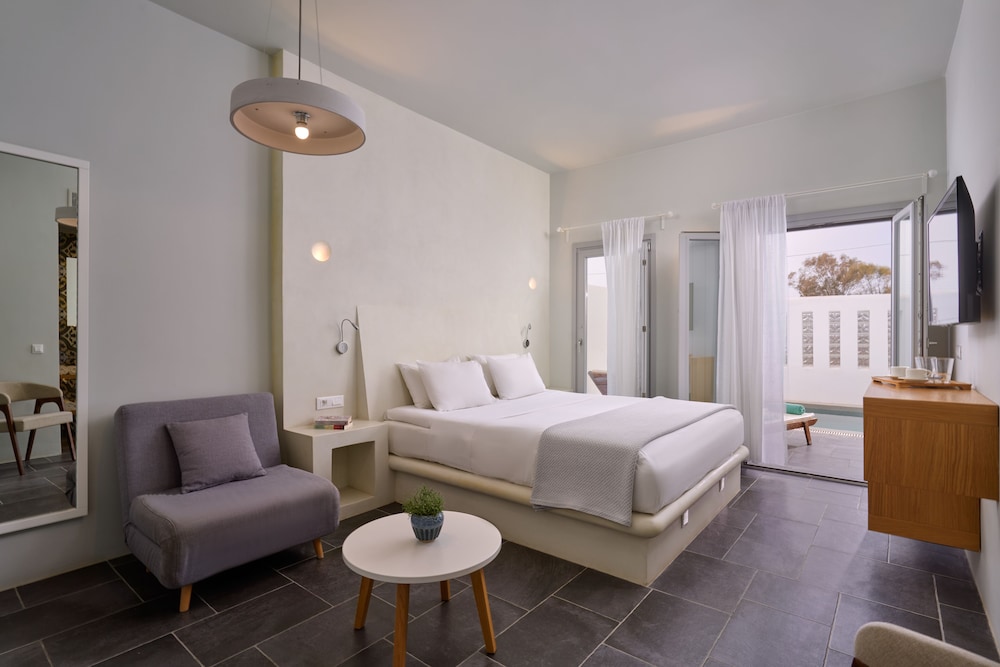 Meltemi Village — Hotel rooms in Perissa, South Aegean