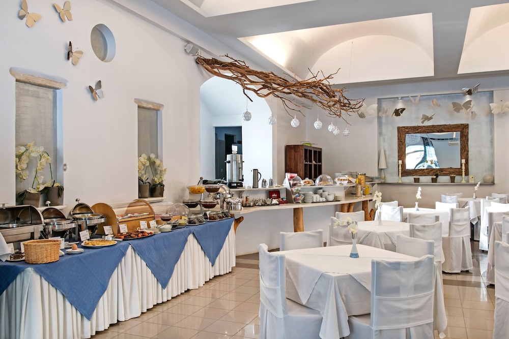 Meltemi Village — Restaurant & bars in Perissa, South Aegean