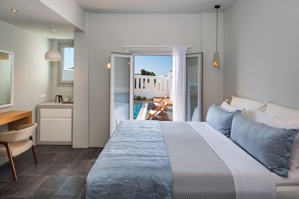 Meltemi Village — Hotel rooms in Perissa, South Aegean