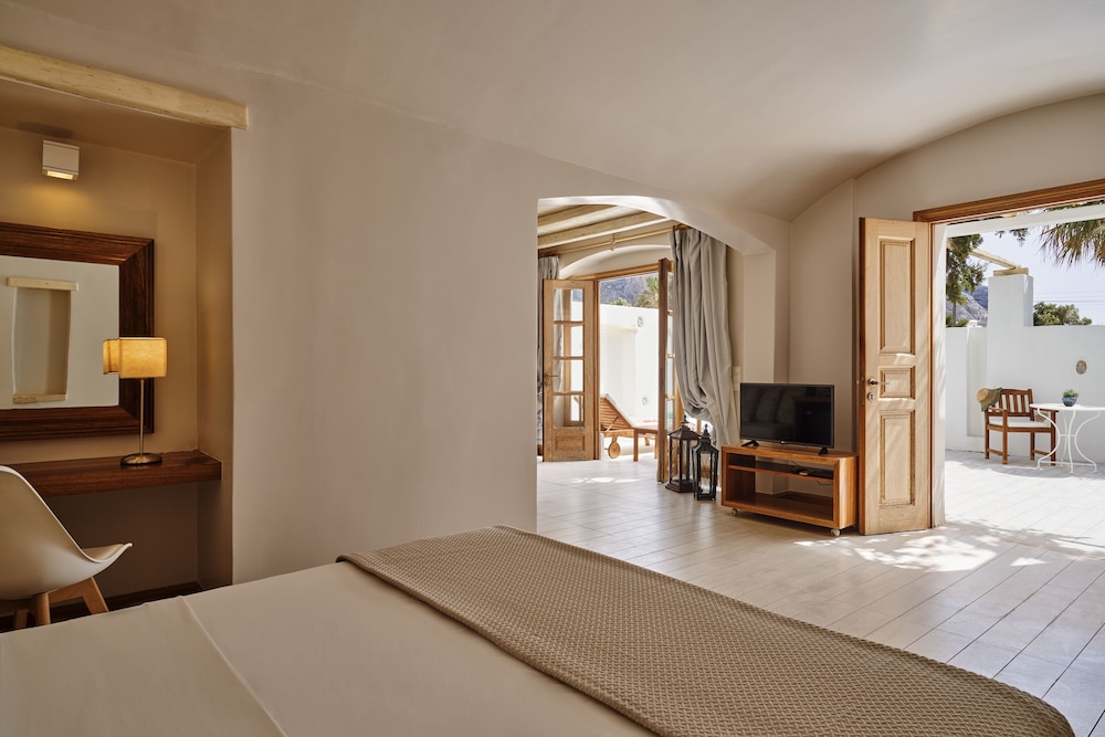 Meltemi Village — Hotel rooms in Perissa, South Aegean