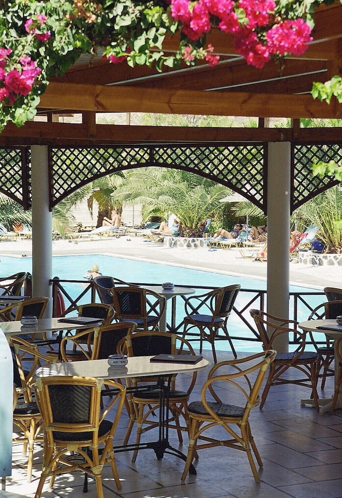 Meltemi Village — Swimming pool in Perissa, South Aegean