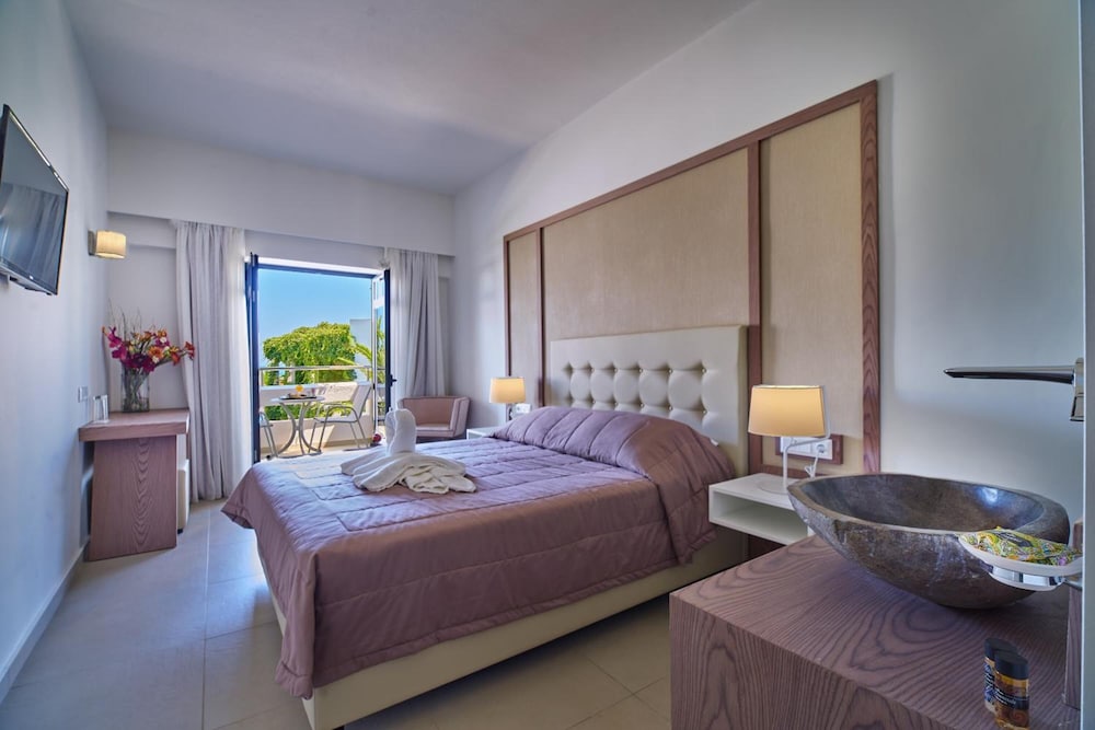 Eva Bay Hotel On The Beach Adults Only — Hotel rooms in Rethymnon