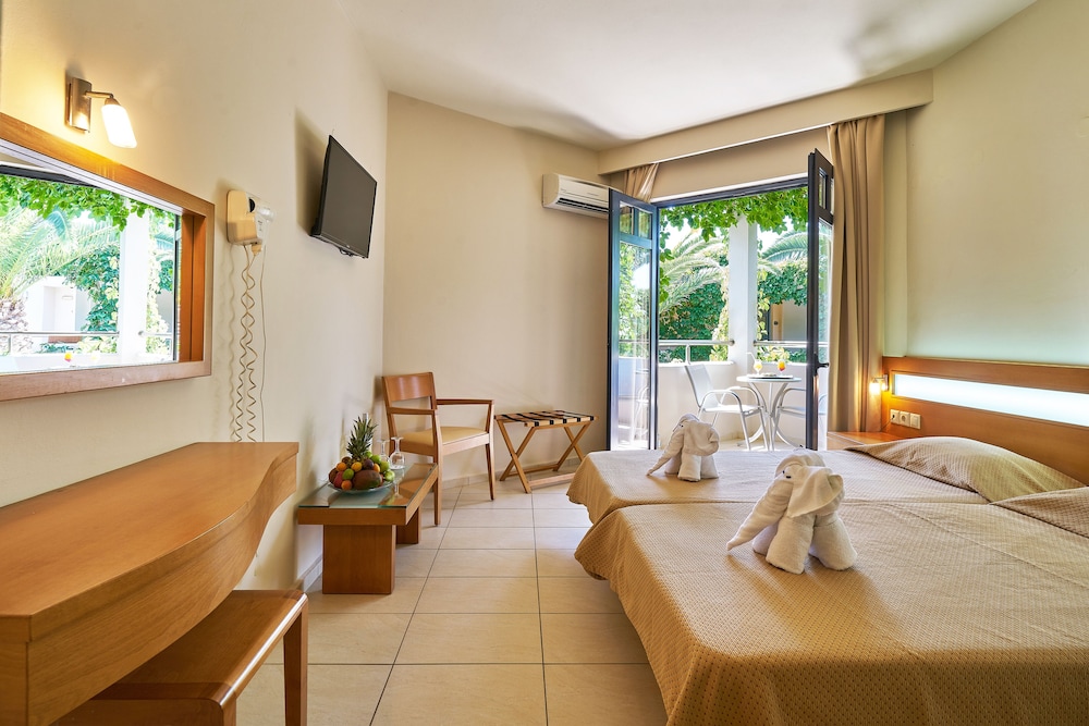 Eva Bay Hotel On The Beach Adults Only — Hotel rooms in Rethymnon