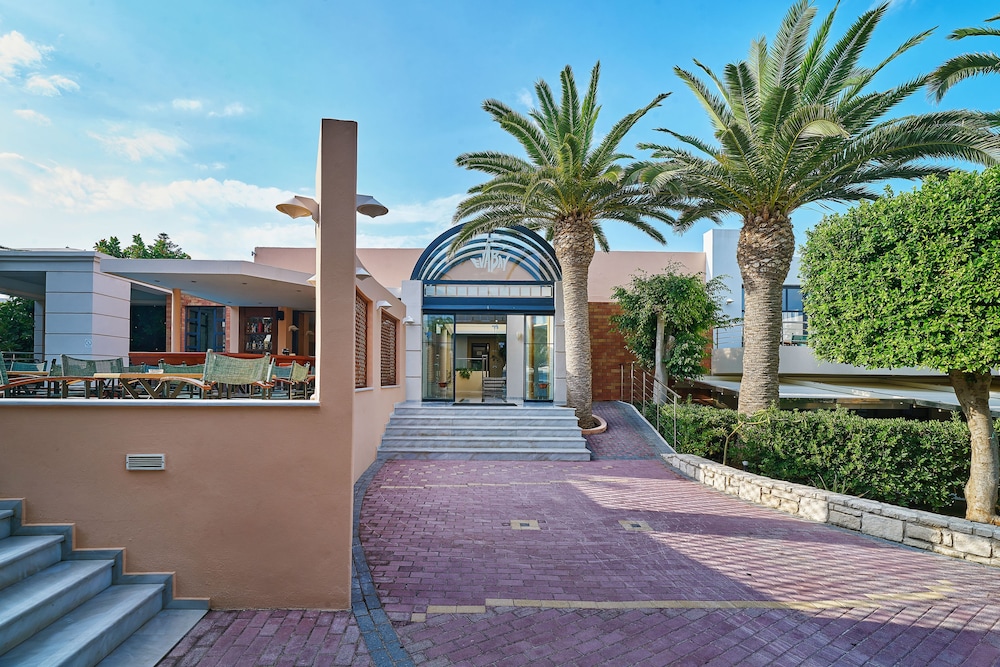 Eva Bay Hotel On The Beach Adults Only — Hotel building in Rethymnon