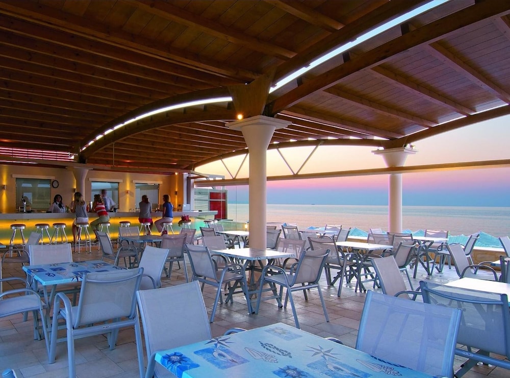 Eva Bay Hotel On The Beach Adults Only — Restaurant & bars in Rethymnon