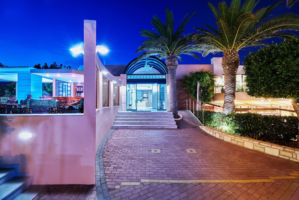 Eva Bay Hotel On The Beach Adults Only — Hotel building in Rethymnon
