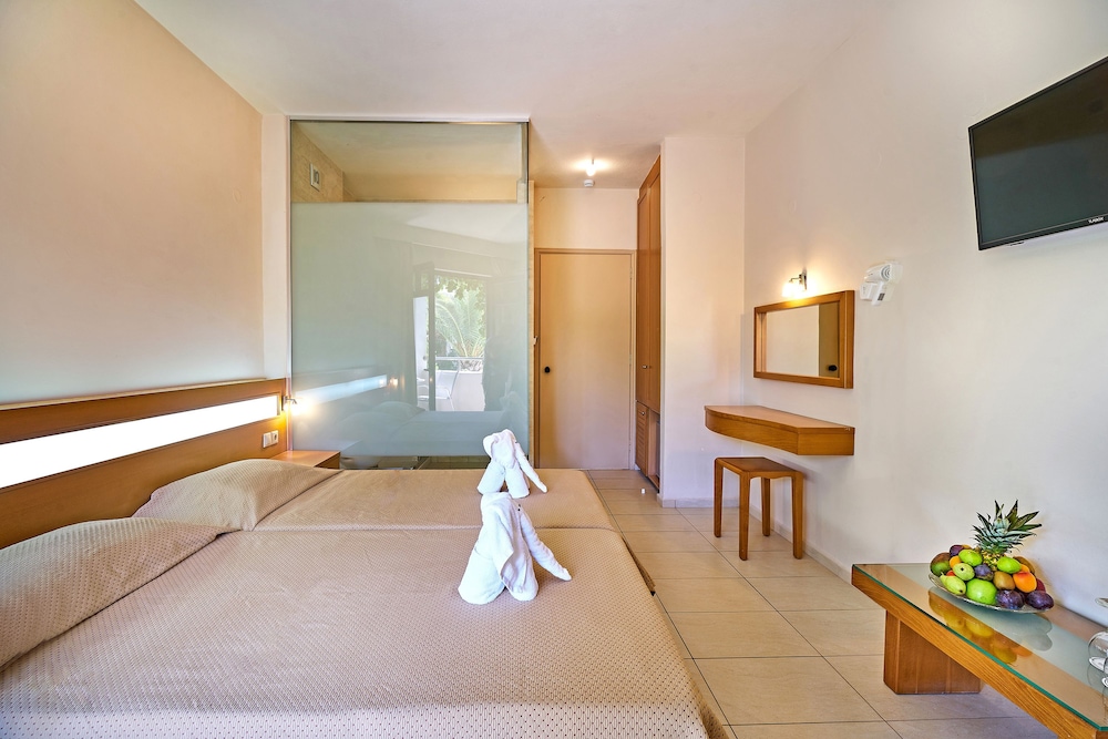 Eva Bay Hotel On The Beach Adults Only — Hotel rooms in Rethymnon