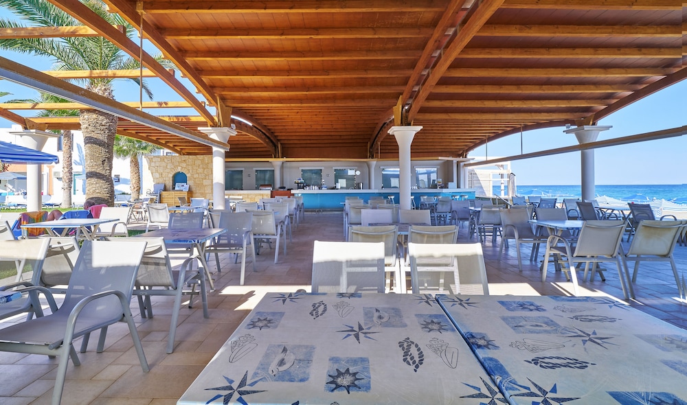 Eva Bay Hotel On The Beach Adults Only — Restaurant & bars in Rethymnon