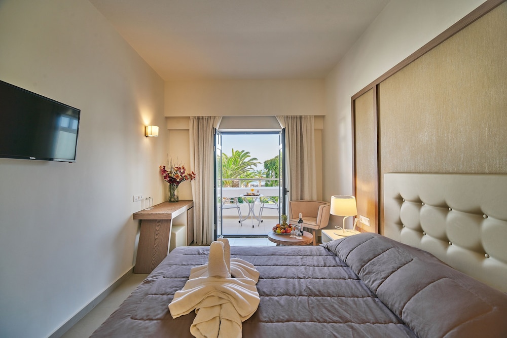 Eva Bay Hotel On The Beach Adults Only — Hotel rooms in Rethymnon