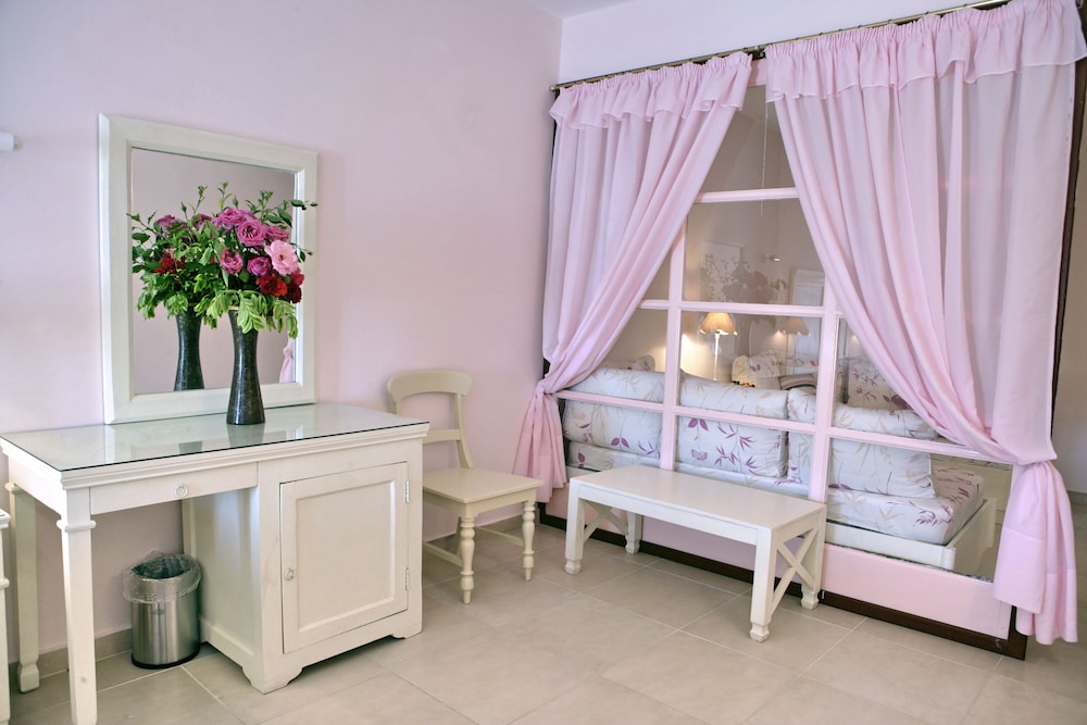 Clara Hotel — Hotel rooms in Lesvos Island