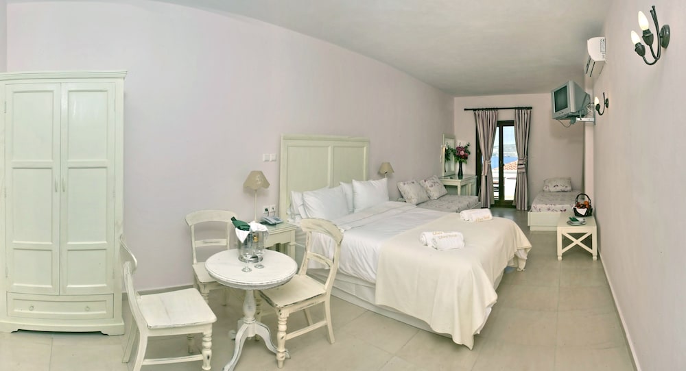 Clara Hotel — Hotel rooms in Lesvos Island